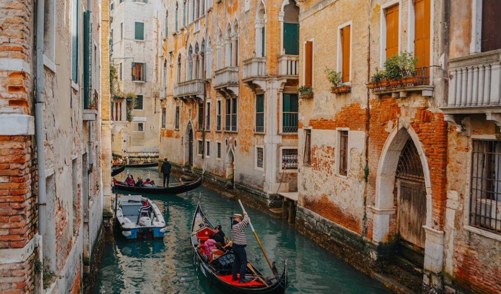 découvrez notre service de navette fluviale, une manière unique et conviviale d'explorer les voies navigables. profitez d'un transport relaxant et pittoresque, tout en admirant les paysages côtiers. réservez votre expérience nautique dès aujourd'hui !