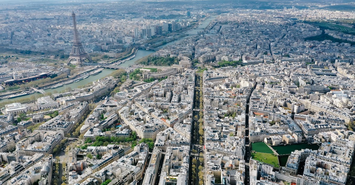 découvrez la seine, ce fleuve emblématique de france qui traverse paris, offrant des paysages pittoresques, des moments de détente au bord de l'eau et des activités culturelles riches. explorez son histoire, ses monuments et les plaisirs qu'elle inspire.