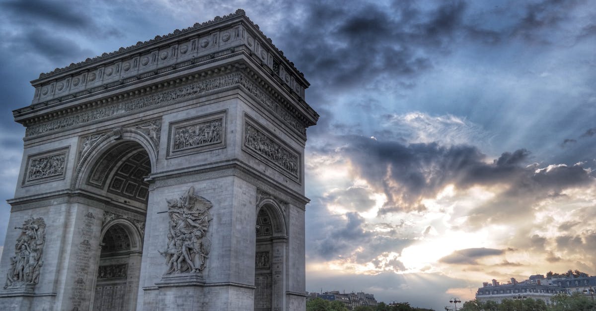 découvrez paris, la ville des lumières, célèbre pour ses monuments emblématiques, sa culture riche et sa gastronomie délicieuse. explorez les charmants quartiers, les musées renommés et profitez de l'atmosphère unique qui fait de paris une destination incontournable.