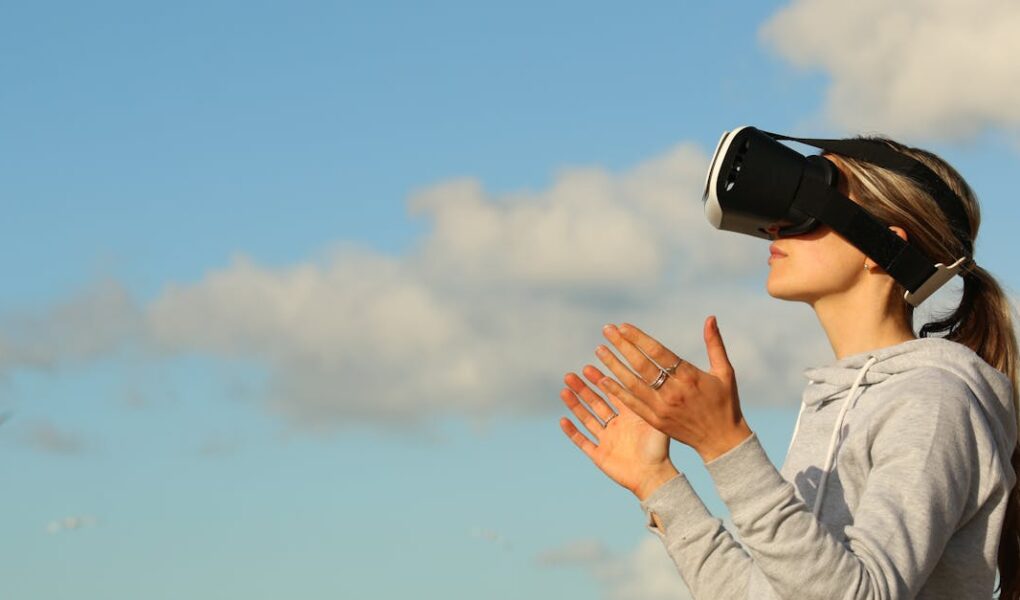 découvrez l'univers fascinant de la réalité augmentée : une technologie innovante qui superpose des éléments virtuels à notre environnement réel, offrant des expériences immersives et interactives. explorez ses applications dans divers domaines tels que le jeu, l'éducation, et le commerce.