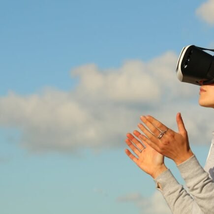 découvrez l'univers fascinant de la réalité augmentée : une technologie innovante qui superpose des éléments virtuels à notre environnement réel, offrant des expériences immersives et interactives. explorez ses applications dans divers domaines tels que le jeu, l'éducation, et le commerce.