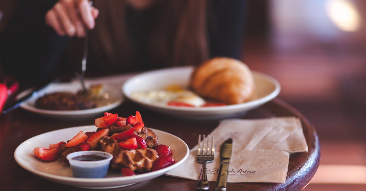 découvrez l'art du brunch avec des recettes savoureuses et des idées de menus inspirants pour un repas convivial. que ce soit pour un dimanche en famille ou une sortie entre amis, régalez-vous avec nos astuces et conseils pour un brunch parfait.