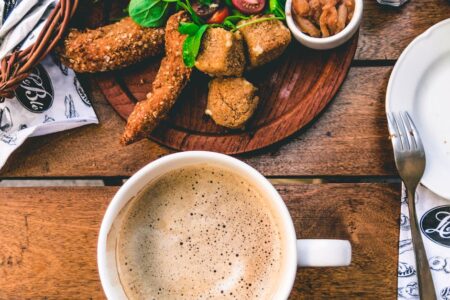 découvrez le plaisir d'un brunch gourmand, alliant mets sucrés et salés, idéal pour un moment convivial entre amis ou en famille. savourez des recettes variées et créatives, dans une ambiance chaleureuse et décontractée.