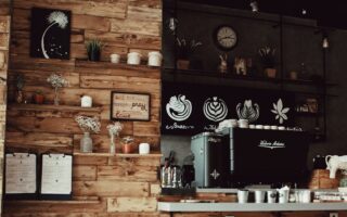 découvrez l'univers du café, ses saveurs riches et variées, les différentes méthodes de préparation, et les bienfaits de cette boisson incontournable. plongez dans l'art du café et savourez chaque gorgée.