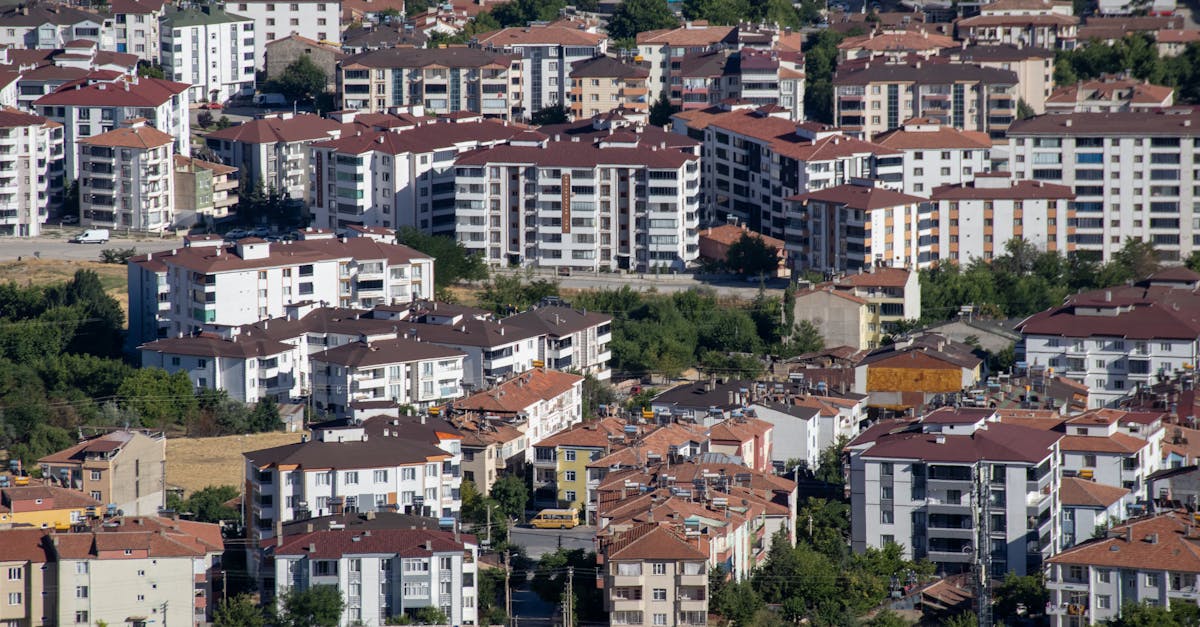 découvrez le concept de centralisation, une approche stratégique qui réunit les décisions et les ressources au sein d'une seule entité. explorez ses avantages, ses inconvénients et son impact sur les organisations modernes.