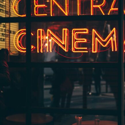 découvrez l'univers fascinant du cinéma : des critiques de films récents, des analyses des classiques, des interviews de réalisateurs et d'acteurs, ainsi que des actualités sur l'industrie cinématographique. plongez dans la magie du grand écran et trouvez votre prochaine séance !