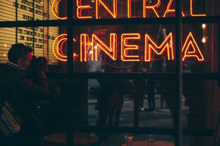 découvrez l'univers fascinant du cinéma : des critiques de films récents, des analyses des classiques, des interviews de réalisateurs et d'acteurs, ainsi que des actualités sur l'industrie cinématographique. plongez dans la magie du grand écran et trouvez votre prochaine séance !