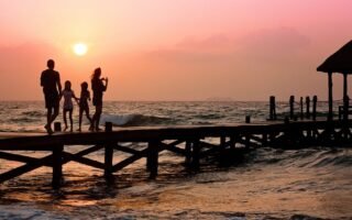 découvrez l'importance de la famille dans notre vie quotidienne, avec des conseils pour renforcer les liens, des idées d'activités à partager et des ressources pour vivre en harmonie. que vous soyez parent, enfant ou proche, trouvez des astuces pour créer des souvenirs inoubliables et favoriser une ambiance chaleureuse au sein de votre foyer.