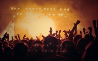 découvrez l'univers captivant des festivals ! que vous soyez amateur de musique, d'art, de gastronomie ou de culture, explorez les événements incontournables de la saison qui célèbrent la diversité et la créativité. plongez dans une expérience unique et festive !