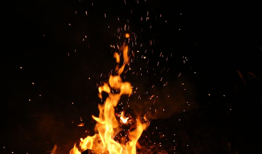 découvrez la puissance et la beauté du feu à travers notre exploration des différentes facettes du feu, de son utilisation dans l'art culinaire à son rôle symbolique dans diverses cultures. plongez dans l'univers fascinant du feu, son impact sur notre quotidien et les précautions à prendre pour en profiter en toute sécurité.