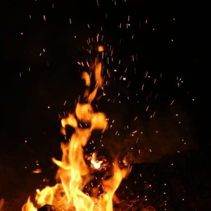 découvrez la puissance et la beauté du feu à travers notre exploration des différentes facettes du feu, de son utilisation dans l'art culinaire à son rôle symbolique dans diverses cultures. plongez dans l'univers fascinant du feu, son impact sur notre quotidien et les précautions à prendre pour en profiter en toute sécurité.