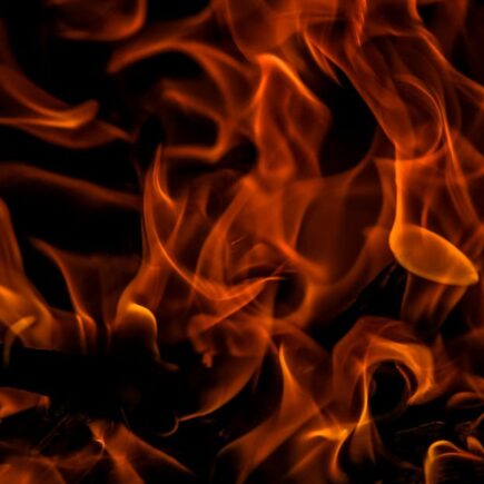 découvrez le pouvoir du feu, symbole de transformation et de passion. explorez ses mystères, ses usages et ses impacts sur notre quotidien, allant de la cuisine aux méthodes de chauffage, sans oublier son rôle fondamental dans la nature.