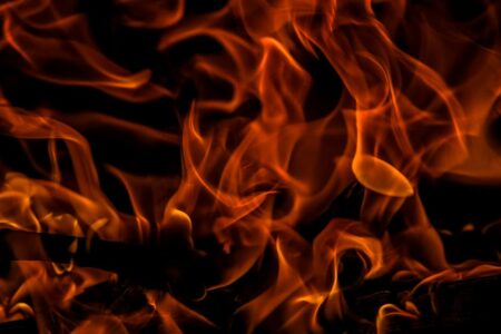 découvrez le pouvoir du feu, symbole de transformation et de passion. explorez ses mystères, ses usages et ses impacts sur notre quotidien, allant de la cuisine aux méthodes de chauffage, sans oublier son rôle fondamental dans la nature.
