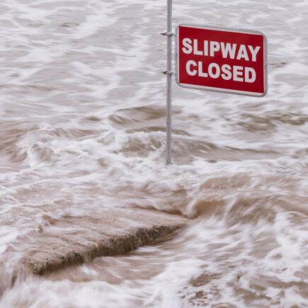 restez informé des alertes aux inondations dans votre région. découvrez comment vous préparer et protéger votre domicile face aux risques d'inondation, tout en recevant des conseils pratiques et des mises à jour pertinentes.