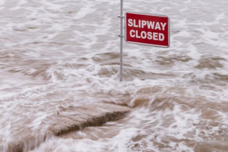 restez informé des alertes aux inondations dans votre région. découvrez comment vous préparer et protéger votre domicile face aux risques d'inondation, tout en recevant des conseils pratiques et des mises à jour pertinentes.