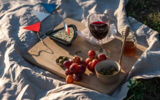 découvrez l'art de la cuisine française à travers des recettes authentiques, des techniques culinaires traditionnelles et des conseils pour sublimer vos plats. plongez dans un univers de saveurs et d'élégance avec la gastronomie hexagonale.