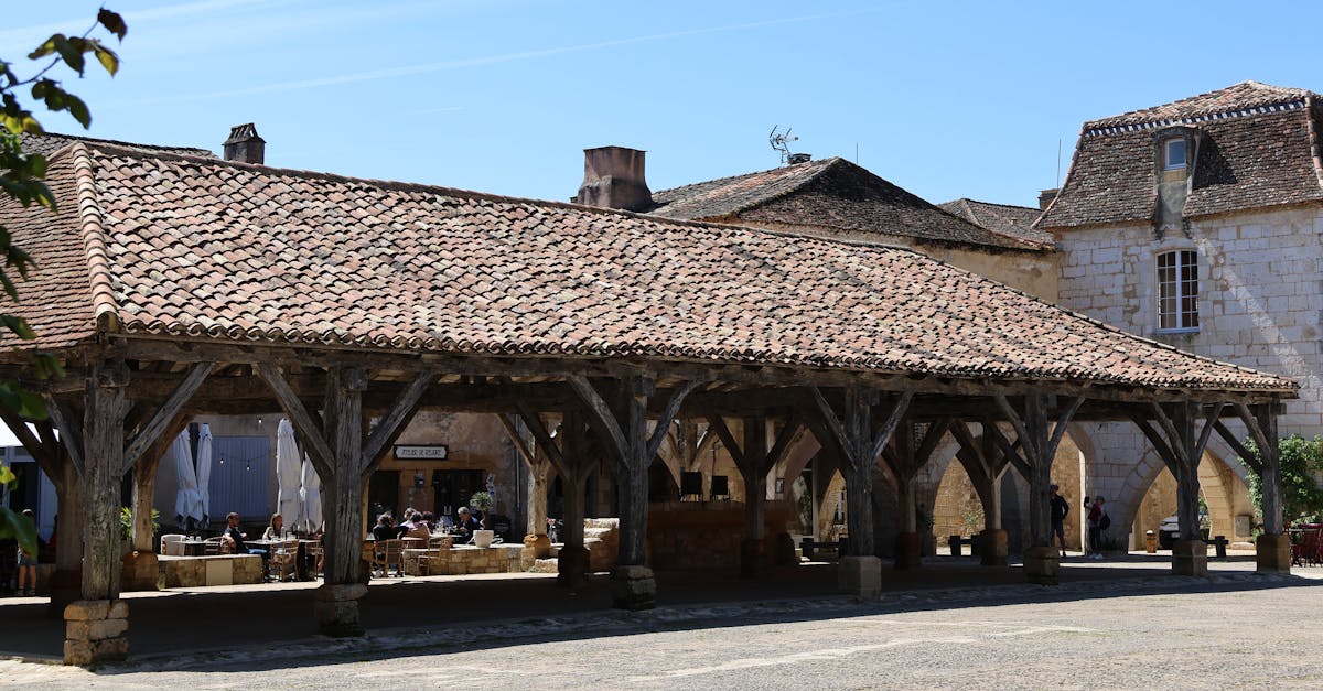découvrez l'authenticité des marchés locaux, où se mêlent produits frais, artisanat et culture régionale. plongez dans une expérience unique au cœur de la gastronomie locale et soutenez les producteurs de votre communauté.