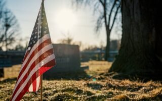 découvrez notre mémorial, un lieu de mémoire dédié à honorer et commémorer les événements significatifs et les personnes chères. un espace de recueillement et de réflexion, propice à la mémoire collective et personnelle.