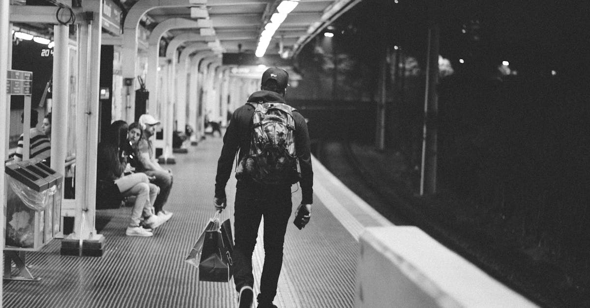 découvrez tout sur le métro : son histoire, son fonctionnement et son rôle essentiel dans les transports urbains. explorez les lignes, les horaires et les services offerts pour améliorer vos trajets quotidiens.