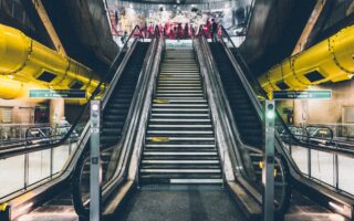 découvrez le réseau de métro, un moyen de transport rapide et efficace pour explorer les villes. profitez de la simplicité et de la commodité de vous déplacer facilement grâce à des lignes bien connectées et des stations accessibles. idéal pour éviter le trafic et acceder aux principales attractions en toute sérénité.