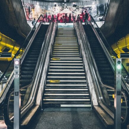 découvrez le réseau de métro, un moyen de transport rapide et efficace pour explorer les villes. profitez de la simplicité et de la commodité de vous déplacer facilement grâce à des lignes bien connectées et des stations accessibles. idéal pour éviter le trafic et acceder aux principales attractions en toute sérénité.