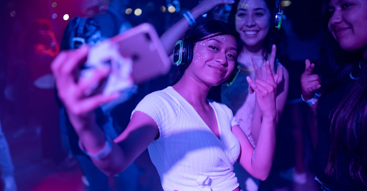 découvrez la vie nocturne vibrante et captivante, où les bars animés, les clubs dansants et les événements festifs s'entrelacent pour créer des souvenirs inoubliables. plongez dans l'ambiance électrisante et explorez les meilleures destinations pour vivre des nuits palpitantes.