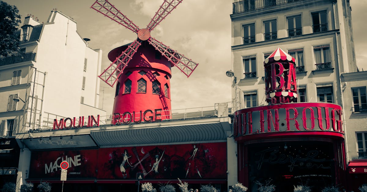 découvrez paris, la ville lumière, riche en histoire, culture et gastronomie. explorez ses monuments emblématiques, ses charmants quartiers et laissez-vous envoûter par l'art de vivre à la parisienne.