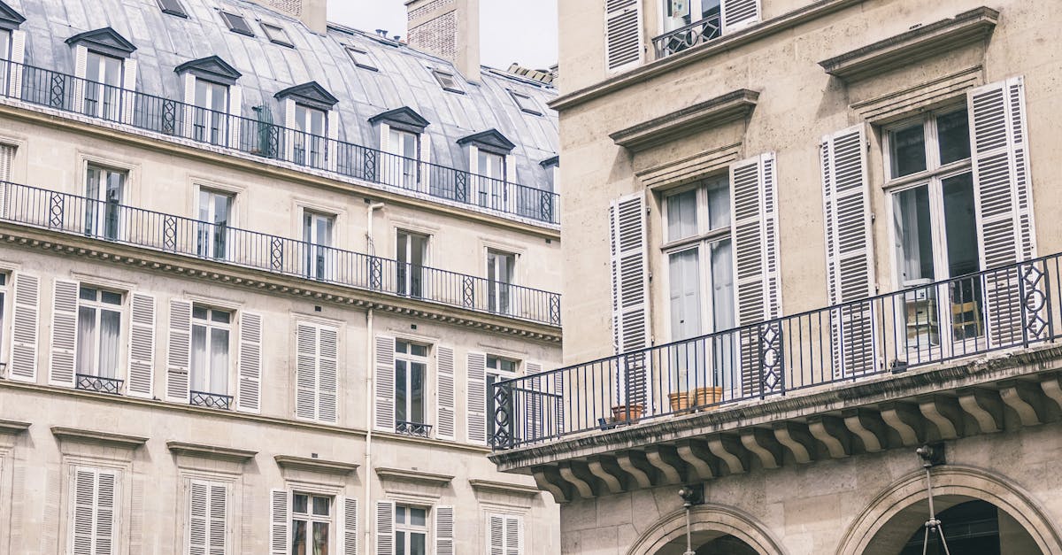 découvrez les quartiers emblématiques de paris, chacun avec son charme unique et son ambiance distinctive. explorez l'histoire, la culture et les attractions de ces enclaves fascinantes qui font de la ville lumière un lieu incontournable à visiter.