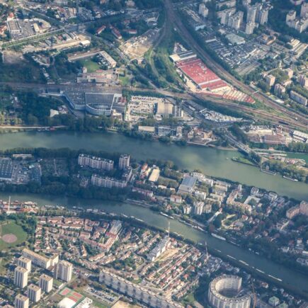 découvrez les quartiers emblématiques de paris, chacun avec son charme unique, sa culture vibrante et ses attractions fascinantes. explorez l'histoire, la gastronomie et les lieux incontournables qui font de chaque arrondissement une destination à part entière.