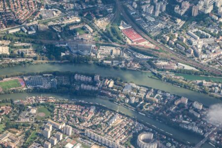 découvrez les quartiers emblématiques de paris, chacun avec son charme unique, sa culture vibrante et ses attractions fascinantes. explorez l'histoire, la gastronomie et les lieux incontournables qui font de chaque arrondissement une destination à part entière.