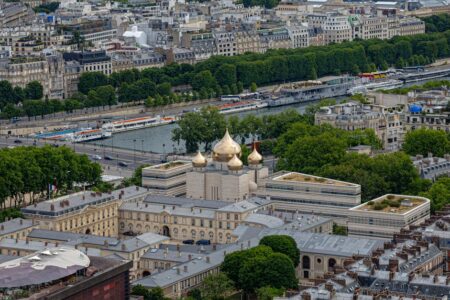 découvrez la richesse et la diversité de l'architecture parisienne, un véritable témoignage de l'histoire et de l'art dans la capitale française. explorez les styles variés, des majestueux monuments haussmanniens aux innovations contemporaines, et laissez-vous séduire par l'élégance des bâtiments qui caractérisent paris.