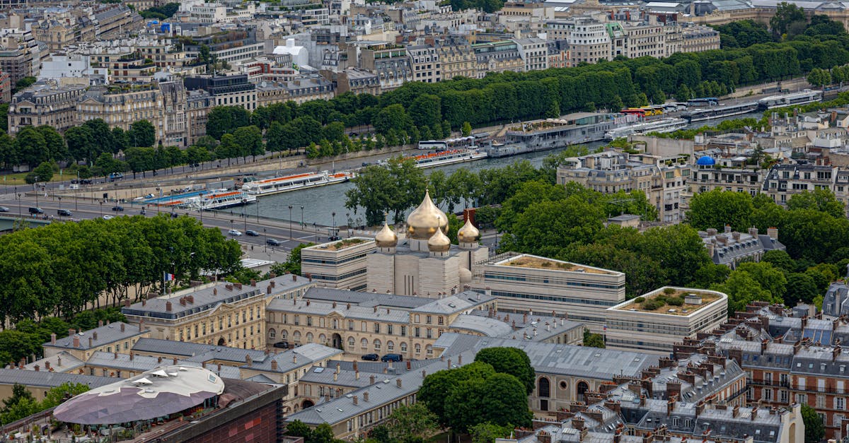 découvrez la richesse et la diversité de l'architecture parisienne, un véritable témoignage de l'histoire et de l'art dans la capitale française. explorez les styles variés, des majestueux monuments haussmanniens aux innovations contemporaines, et laissez-vous séduire par l'élégance des bâtiments qui caractérisent paris.