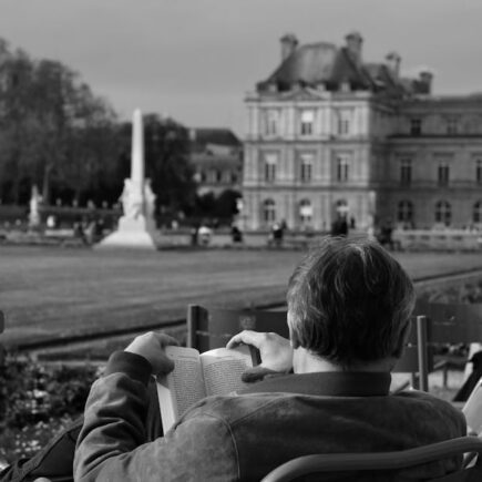 découvrez l'univers fascinant des bouquinistes parisiens, où chaque coin de rue révèle des trésors littéraires inestimables. plongez dans l'ambiance unique des librairies de la capitale française, entre livres anciens, best-sellers et éditions rares, pour une expérience de lecture inoubliable.