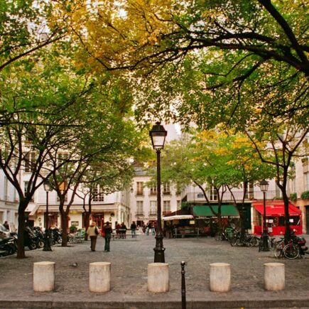 découvrez l'ambiance unique des cafés parisiens, où tradition et modernité se rencontrent. savourez un café tout en profitant de l'art de vivre à la française dans ces établissements emblématiques de la capitale.