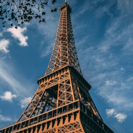découvrez les traditions parisiennes authentiques qui forgent l'identité de la capitale française. plongez dans un univers riche en histoire, gastronomie et culture, où chaque coin de rue raconte une histoire unique. explorez les coutumes, les fêtes et les savoir-faire de paris pour une immersion totale dans l'esprit de la ville lumière.