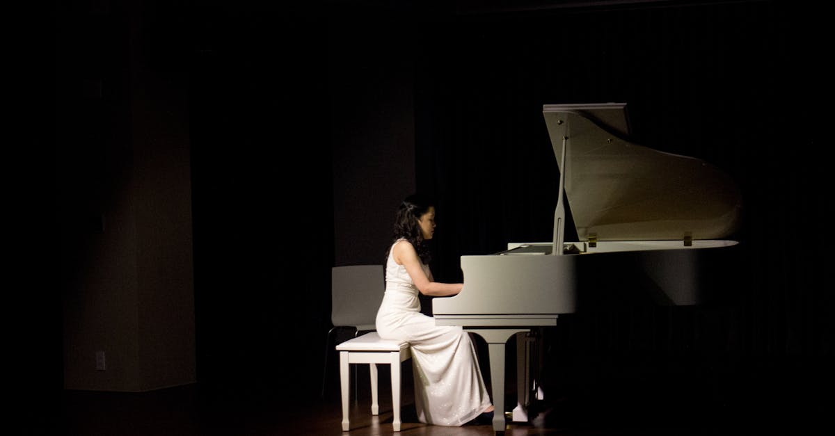 découvrez l'univers fascinant des pianistes, des virtuoses aux amateurs passionnés. explorez leur parcours, techniques, répertoires et l'impact de la musique classique et contemporaine sur leur art. laissez-vous inspirer par les performances et l'émotion que seul un pianiste peut transmettre.