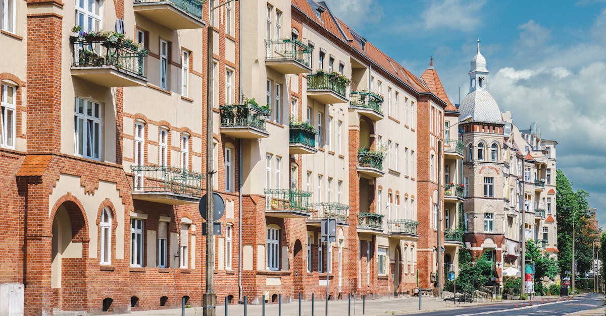 découvrez l'impact et les enjeux de la crise immobilière actuelle. analyse approfondie des causes, des conséquences et des solutions potentielles pour surmonter cette situation sur le marché de l'immobilier.