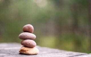 découvrez l'art de la relaxation avec nos conseils et techniques pour apaiser votre esprit et revitaliser votre corps. explorez des méthodes simples et efficaces pour réduire le stress et atteindre un état de bien-être profond.