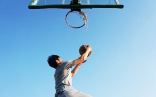 découvrez l'univers des sports avec des articles et des news sur les dernières tendances, les événements à venir, les performances des athlètes et des conseils pour améliorer vos compétences sportives. que vous soyez un passionné ou un novice, trouvez ici tout ce qu'il vous faut pour vibrer au rythme du sport.