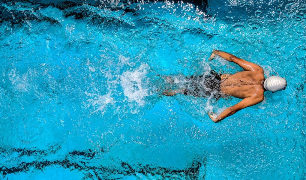 découvrez le monde fascinant de la natation ! que vous soyez débutant ou nageur confirmé, plongez dans nos conseils, techniques et bienfaits de ce sport aquatique. profitez de l'été, tonifiez votre corps et améliorez votre condition physique grâce à la natation.
