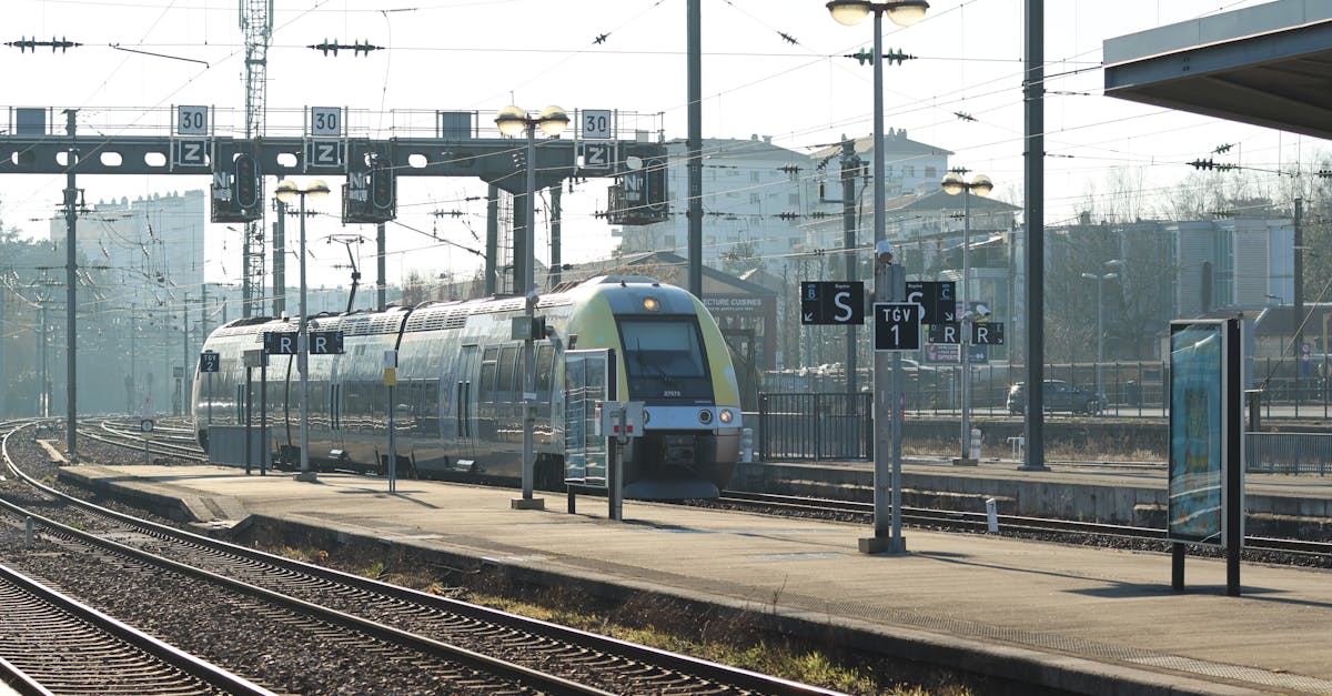 découvrez le tgv, le train à grande vitesse qui révolutionne le transport en france. voyagez rapidement et confortablement à travers les plus belles régions françaises, tout en profitant d'un service de qualité et de paysages à couper le souffle.