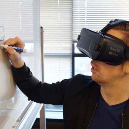 découvrez l'univers fascinant de la réalité virtuelle, où la technologie repousse les limites de l'immersion. explorez des mondes virtuels captivants, vivez des expériences inédites et interagissez avec des environnements en 3d qui transformeront votre perception du réel.