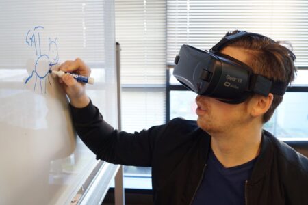 découvrez l'univers fascinant de la réalité virtuelle, où la technologie repousse les limites de l'immersion. explorez des mondes virtuels captivants, vivez des expériences inédites et interagissez avec des environnements en 3d qui transformeront votre perception du réel.