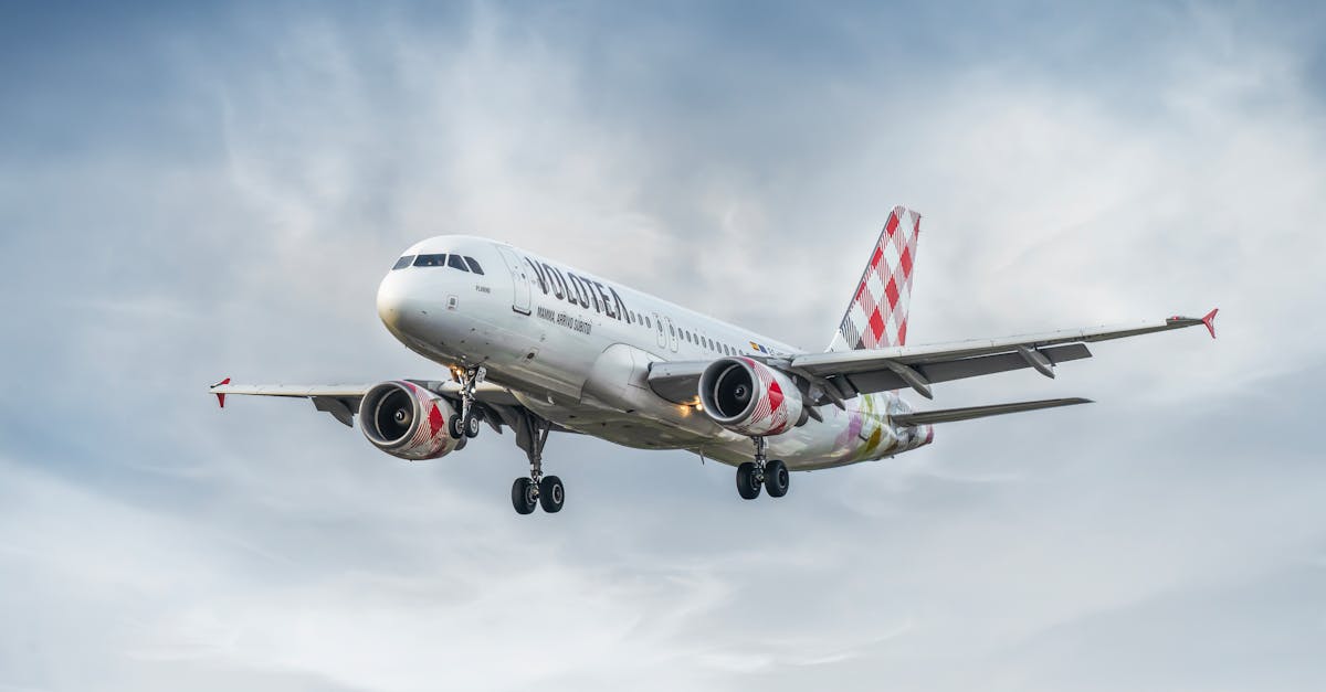 découvrez volotea, la compagnie aérienne low-cost qui vous propose des vols directs vers de nombreuses destinations en europe. profitez de tarifs avantageux et d'un service de qualité pour vos escapades et voyages d'affaires. réservez maintenant et prenez votre envol avec volotea !