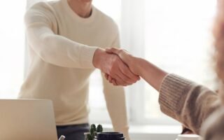 découvrez la signification, les types et les éléments essentiels d'un agreement (accord) en droit et en affaires. comprenez comment rédiger un accord et son importance juridique.