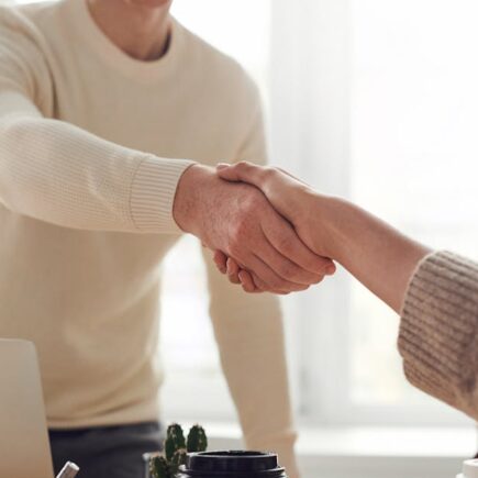 découvrez la signification, les types et les éléments essentiels d'un agreement (accord) en droit et en affaires. comprenez comment rédiger un accord et son importance juridique.