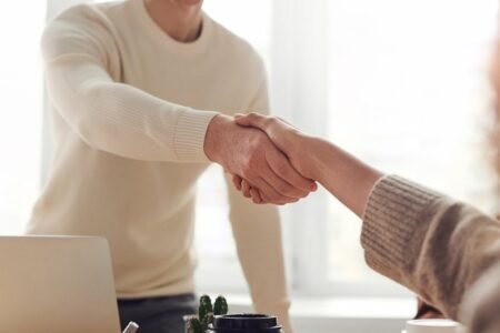 découvrez la signification, les types et les éléments essentiels d'un agreement (accord) en droit et en affaires. comprenez comment rédiger un accord et son importance juridique.