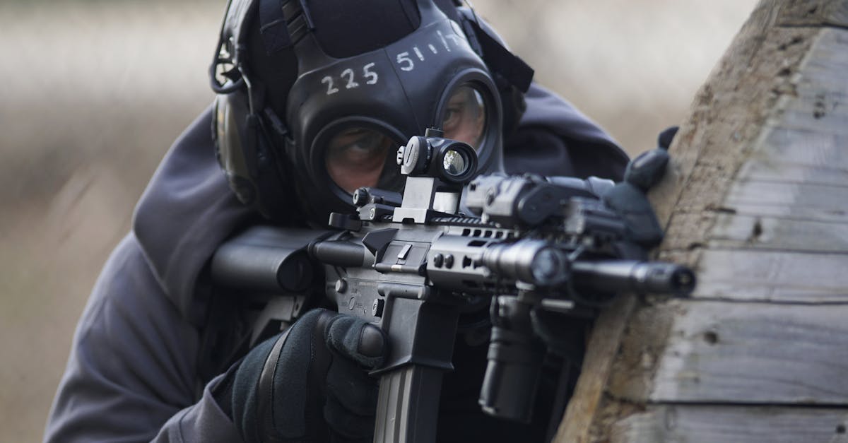 découvrez tout ce qu'il faut savoir sur le terme 'assault' : définitions, implications juridiques, exemples et différences avec d'autres infractions. informez-vous sur les conséquences et les mesures à prendre en cas d'agression.