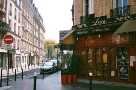 découvrez authentic paris : explorez la capitale française à travers ses lieux emblématiques, ses expériences culturelles uniques et ses trésors cachés. vivez paris comme un véritable parisien !
