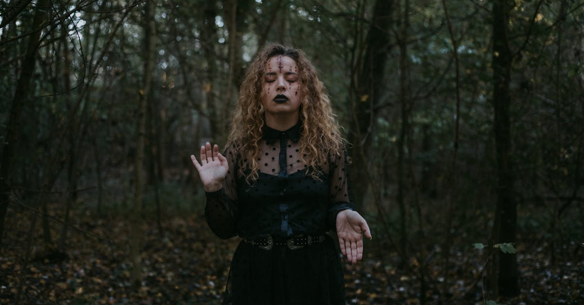 découvrez tout sur la série bad omens : intrigues, personnages et secrets. plongez dans cet univers captivant mêlant mystère et suspense !